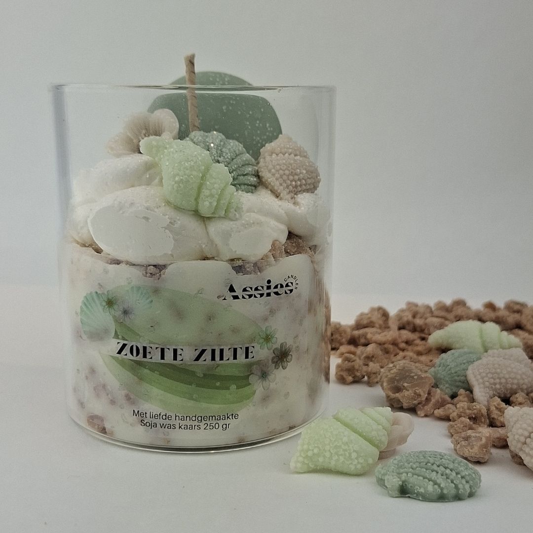 handgemaakte sojaskaars geurkaars met schelpen tropische geur